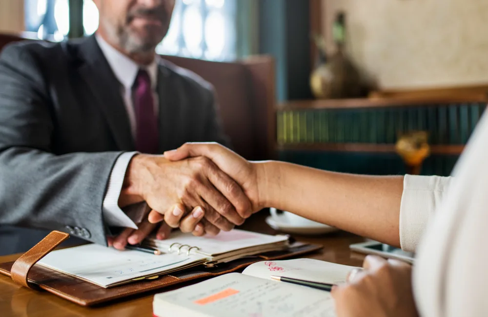 How Legal Support Firms Work With Process Servers